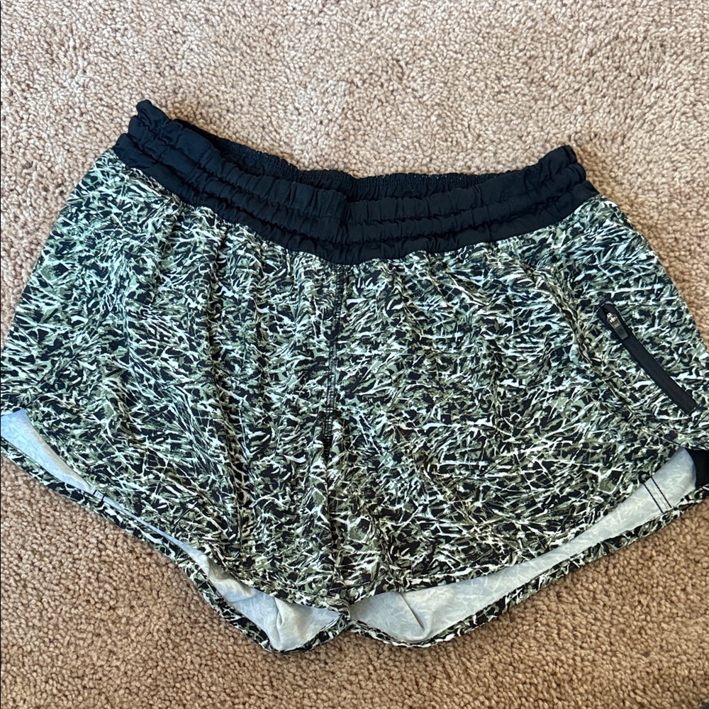 🍋lululemon Black & Green Running Shorts (sz 10)